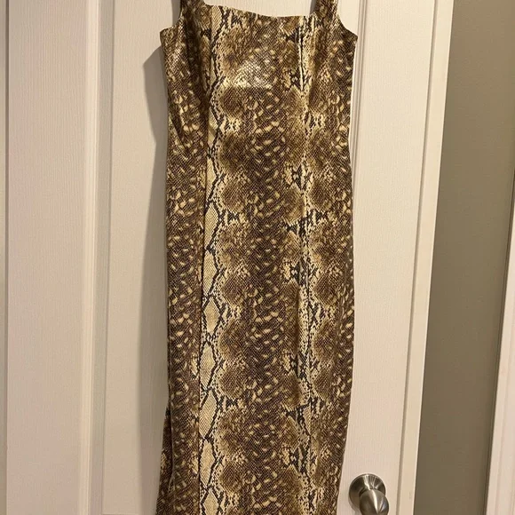 Dress - Picture 2 of 4